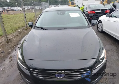 2015 Volvo S60 T5 Platinum z USA, uszkodzony, nr VIN YV1612TM6F2354162